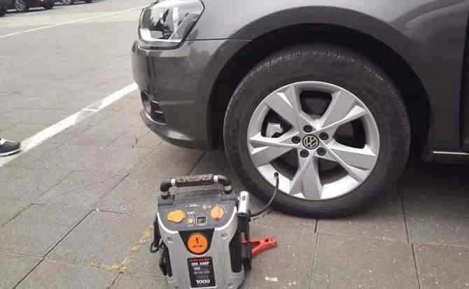 安宁汽车搭电案例